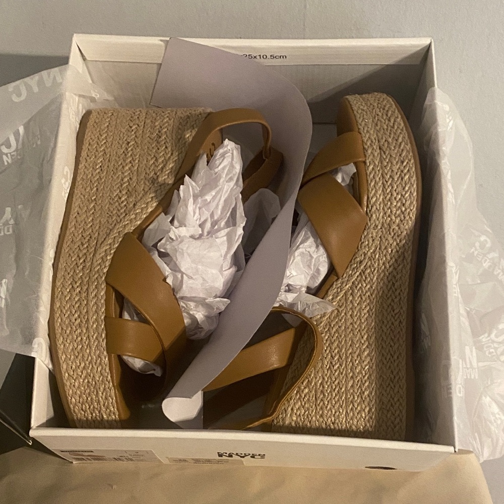Sandals - Picture 3 of 9